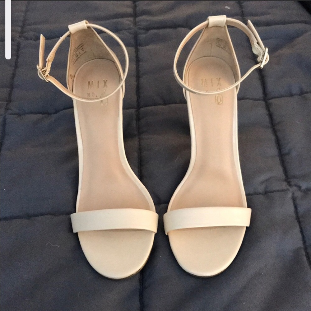 Mix 6 patent  leather nude heels